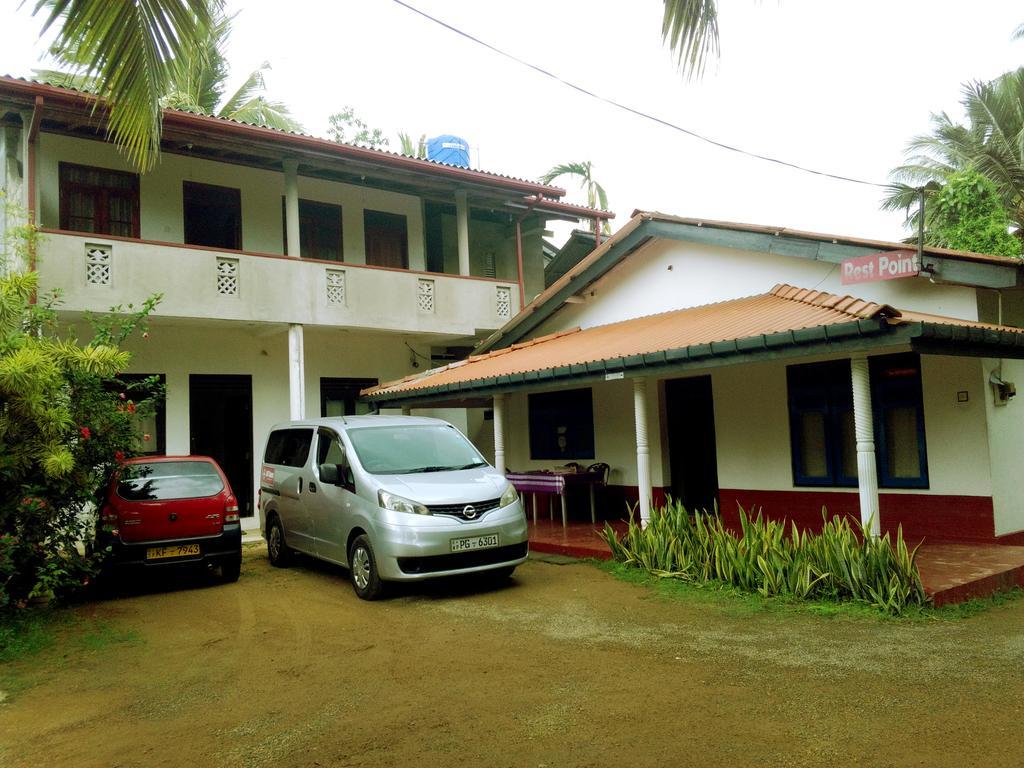 Rest Point Hotell Unawatuna Exteriör bild
